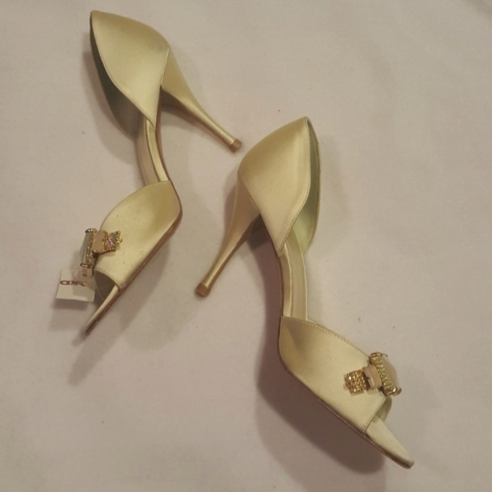 NWOT Stuart Weitzman Faux Gem Peep Toe Satin Heels Sz 7.5